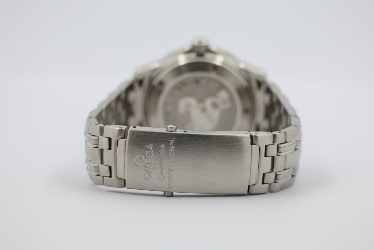 Omega Seamaster Diver 300m 36mm Automatik Herrenuhr 22228000 - Detailansicht 5