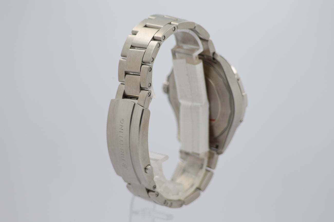 Breitling Avenger 42mm Automatik A17328 - Detailansicht 1