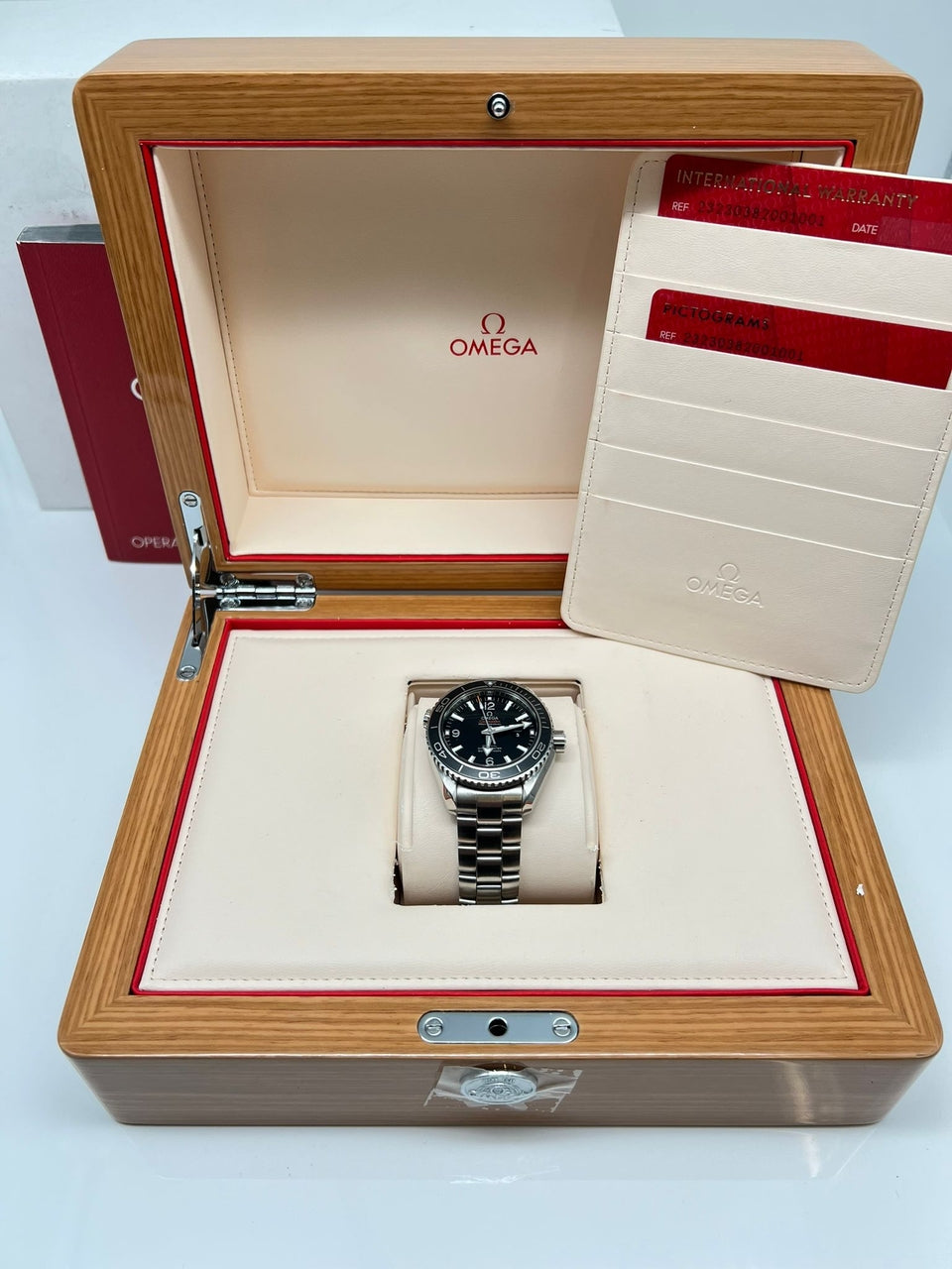 Omega Seamaster Planet Ocean Automatik 23230382001 - Papiere und oder Lieferumfang