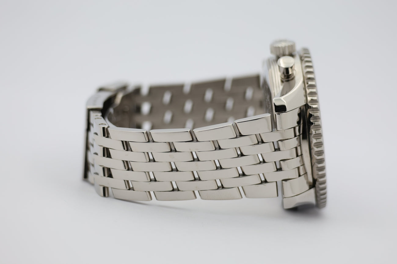 Breitling Navitimer World GMT 46mm Automatik A24322 - Detail view 4