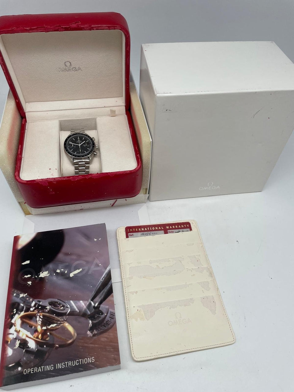 Omega Speedmaster Reduced Automatik Herrenuhr Stahl 39mm 35395000 - Papiere und oder Lieferumfang