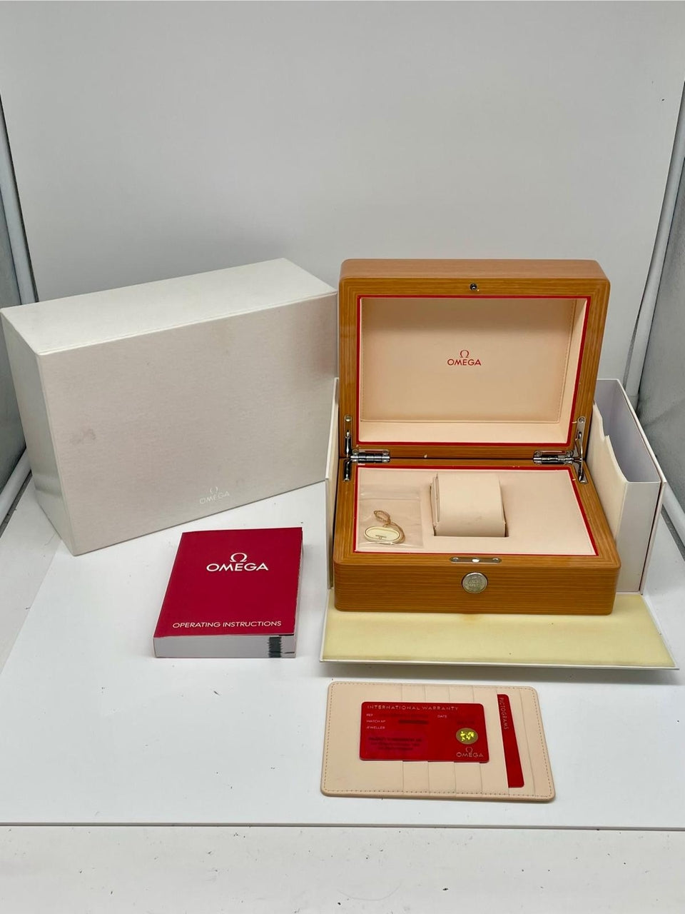 Omega Seamaster Planet Ocean 46mm Automatik Herrenuhr 23230465101002 - Papiere und oder Lieferumfang