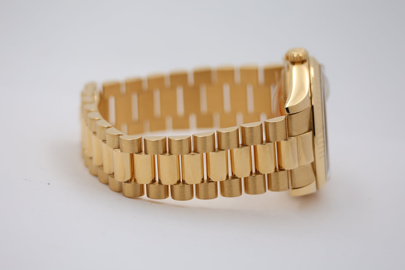 Rolex Day-Date 36 President 18k Gold Diamond Dial 118238 - Detail view 4