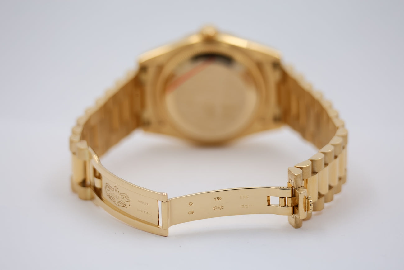 Rolex Day-Date 36 President 18k Gold Diamond Dial 118238 - Detail view 6