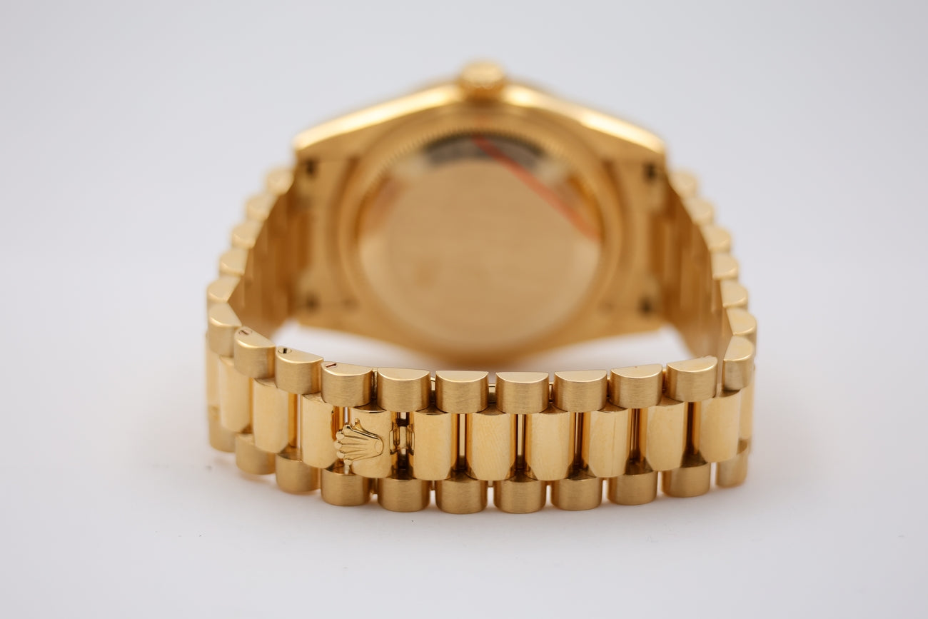 Rolex Day-Date 36 President 18k Gold Diamond Dial 118238 - Detail view 5