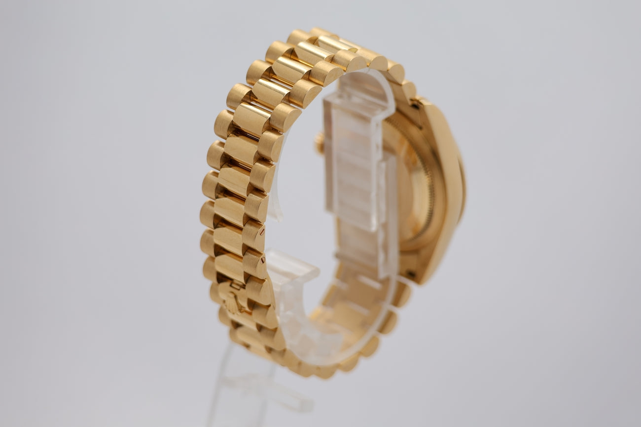 Rolex Day-Date 36 President 18k Gold Diamond Dial 118238 - Detail view 1
