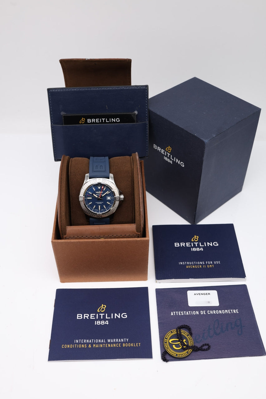Breitling Avenger GMT Automatik 45mm None A3239510 - Papiere und oder Lieferumfang