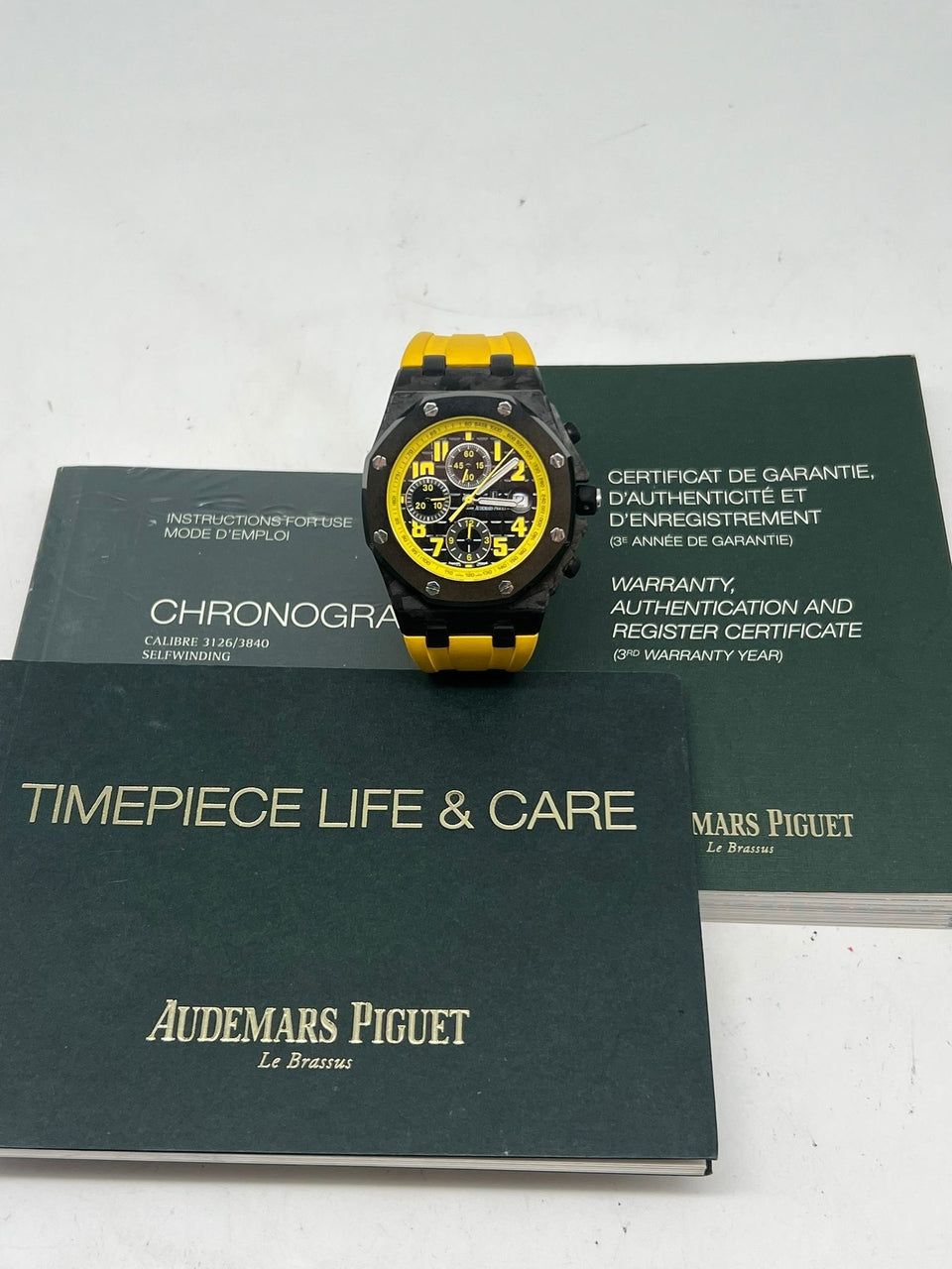 Audemars Piguet Royal Oak Offshore Chronograph Automatik Herrenuhr "Bumble Bee" 26176FO - Papiere und oder Lieferumfang
