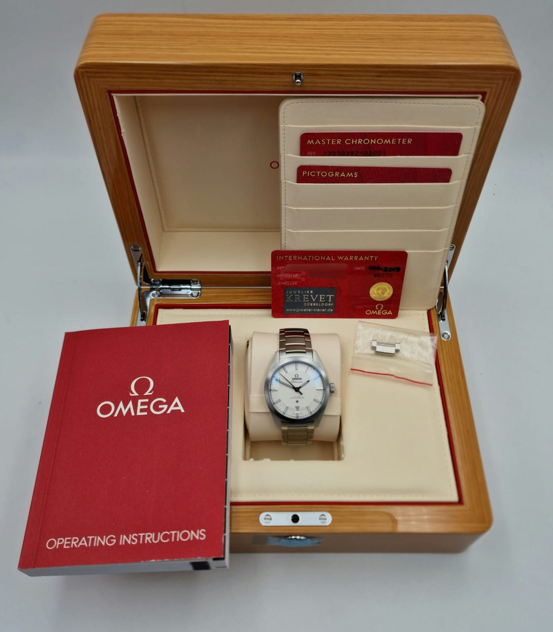 Omega Globemaster Constellation Automatik 13030392102001 - Papers and documentation