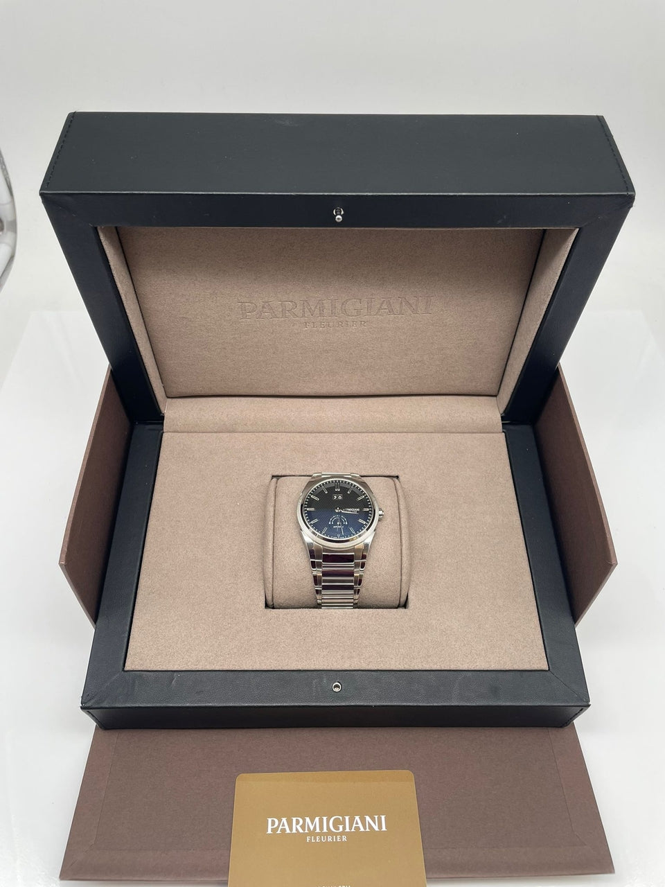 Parmigiani Fleurier Tonda GT Big Date Automatik 42mm PFC9100000210B00182 - Papiere und oder Lieferumfang