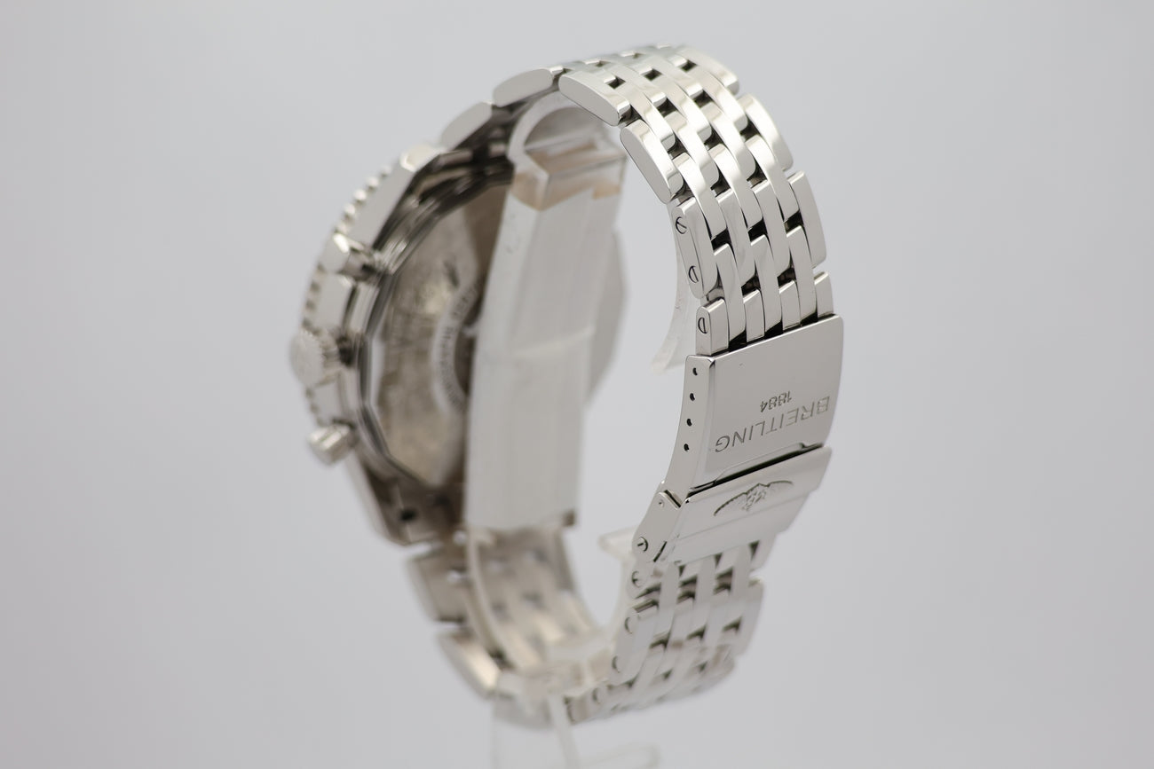 Breitling Navitimer World Automatik 46mm schwarz A24322 - Detail view 2