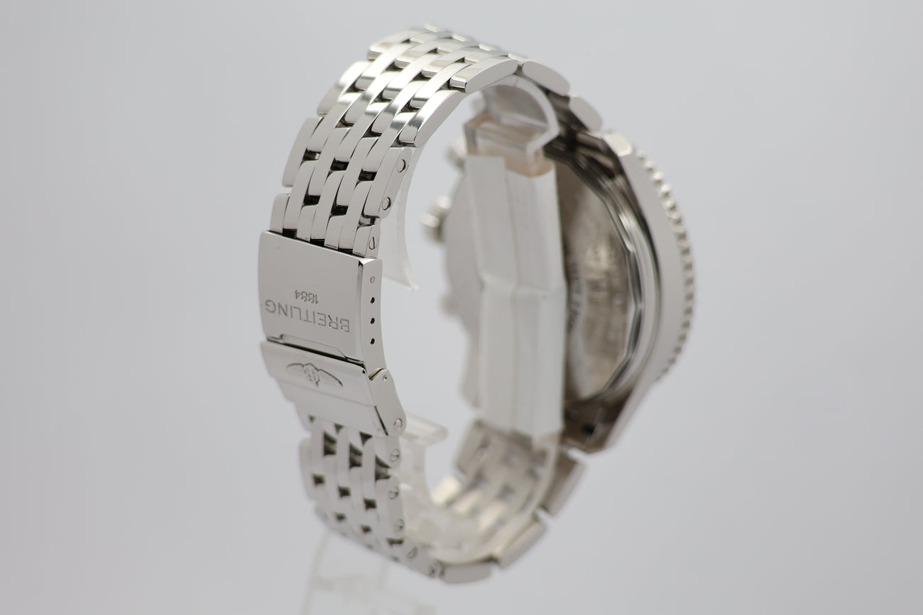 Breitling Navitimer World Automatik 46mm schwarz A24322 - Detail view 1