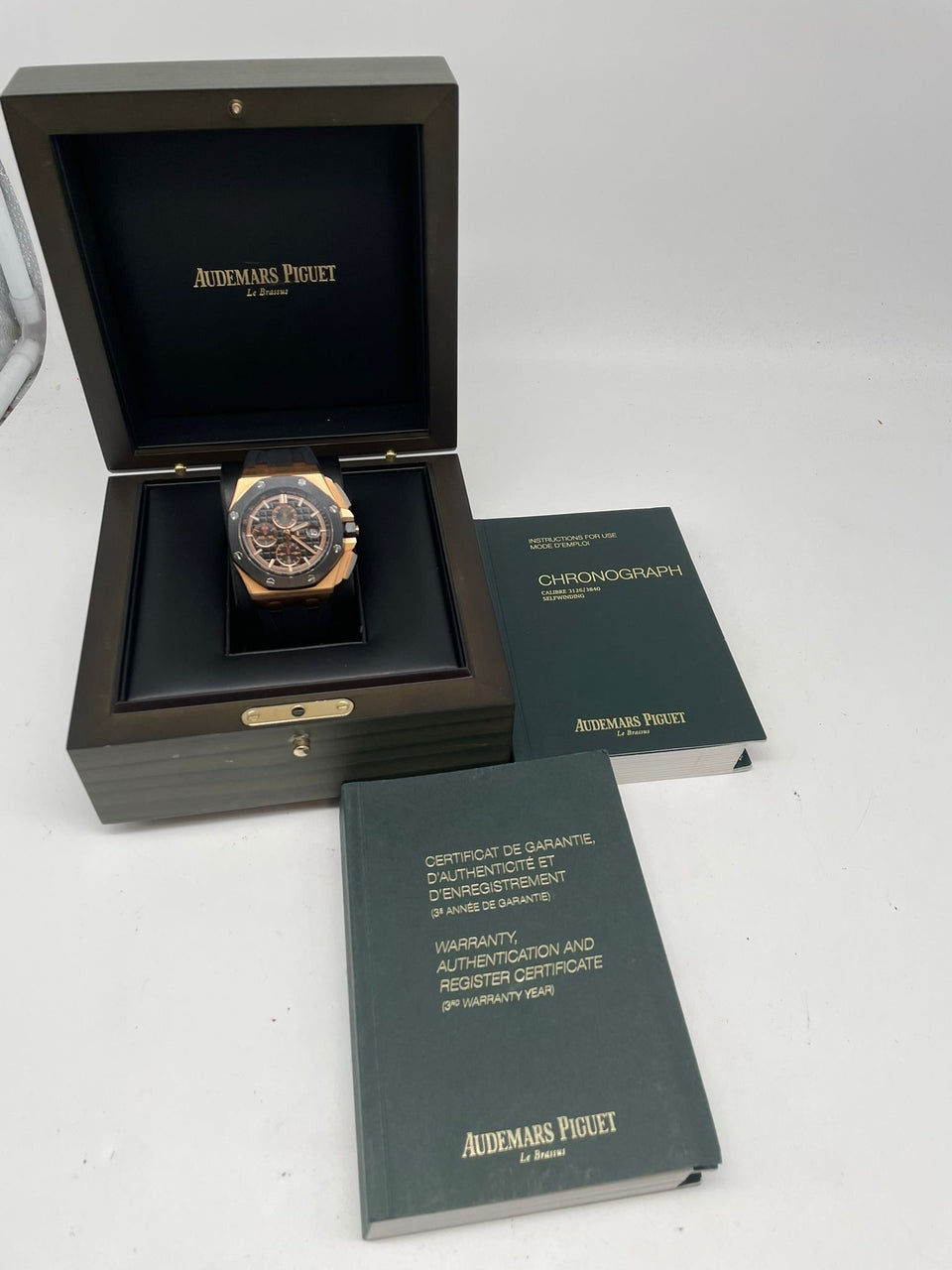 Audemars Piguet Royal Oak Offshore Automatik Chronograph 26401RO - Papiere und oder Lieferumfang