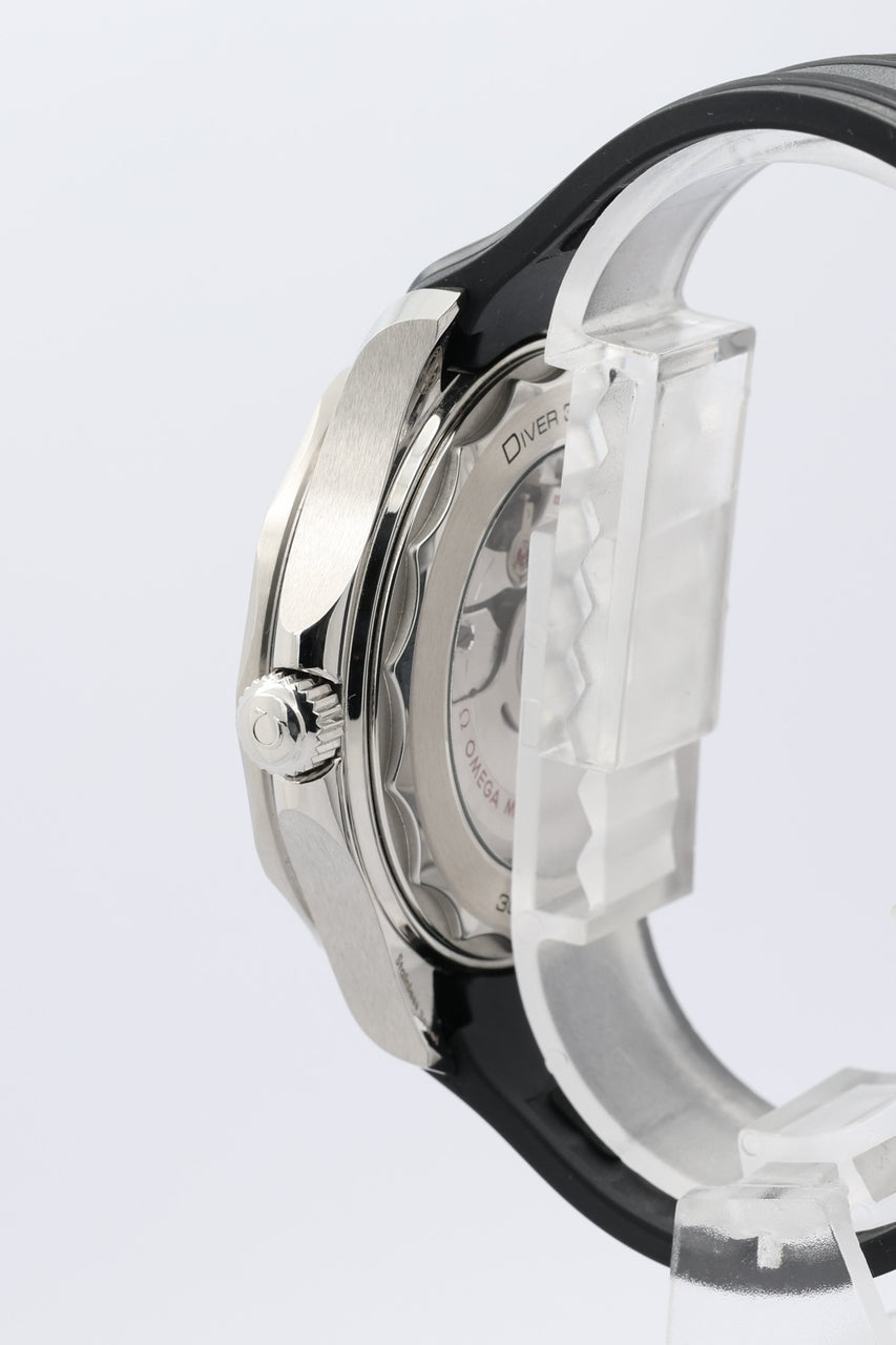 Omega Seamaster Diver 300m 42mm Automatik O21032422001003 - Detailansicht 3