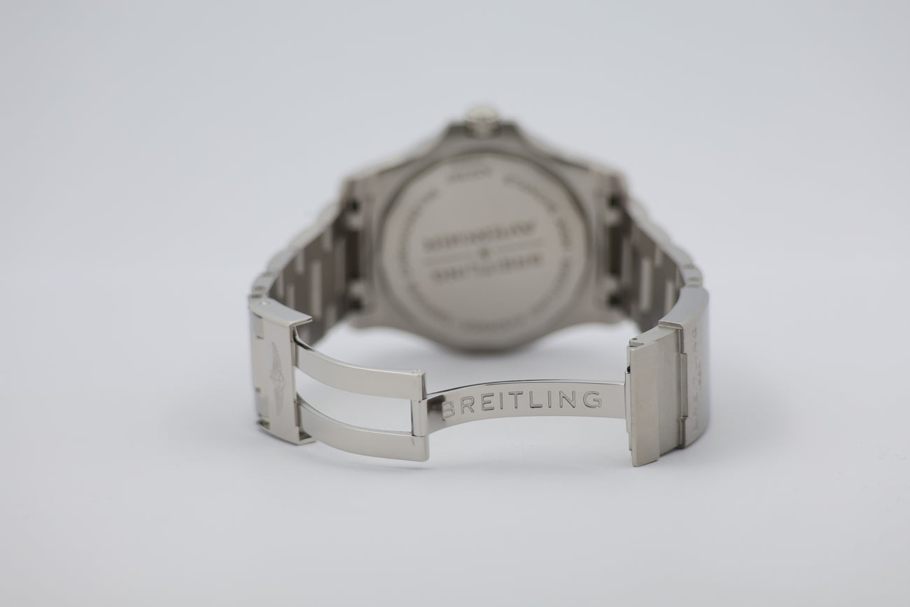 Breitling Avenger GMT Automatik 43mm Schwarz A32397 - Detail view 6