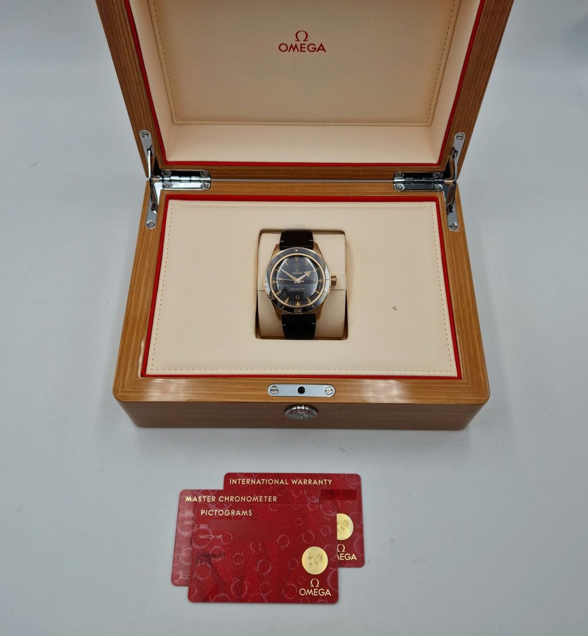 Omega Omega Seamaster Herrenuhr 41mm 234.92.41.21.10.001 - Papiere und oder Lieferumfang