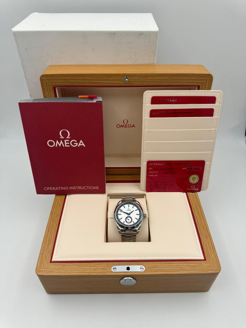 Omega Seamaster Aqua Terra Automatik Herrenuhr Stahl 41,5mm 22010412102004 - Papiere und oder Lieferumfang
