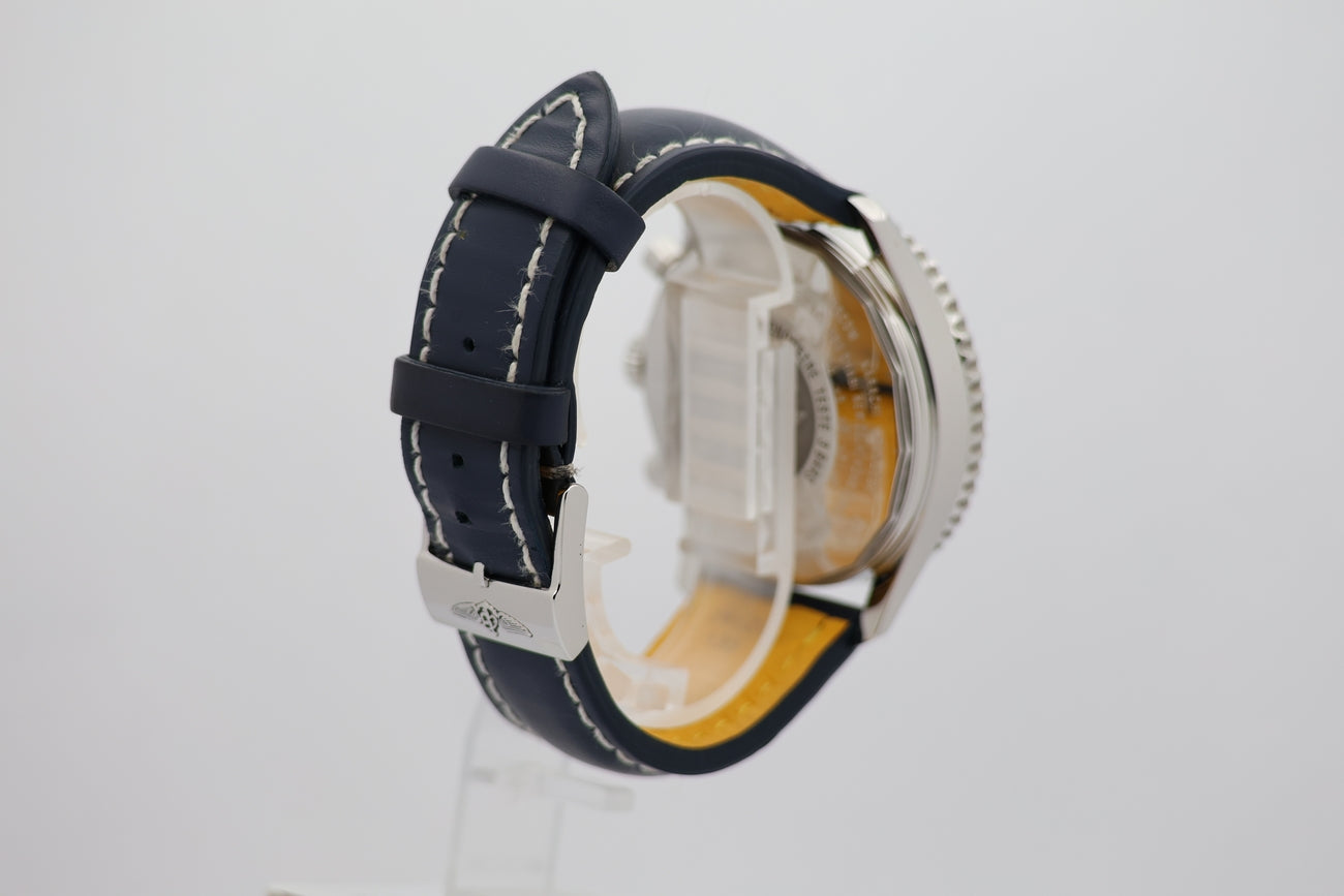 Breitling Navitimer World 46mm Automatik A24322 - Detailansicht 1