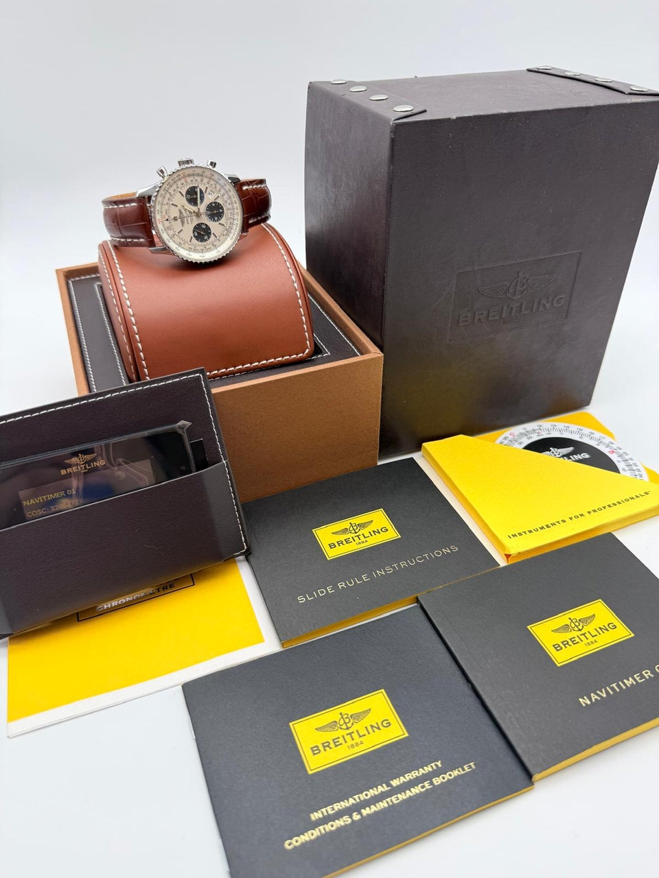 Breitling Navitimer 01 43mm Automatik AB0120 - Papiere und oder Lieferumfang