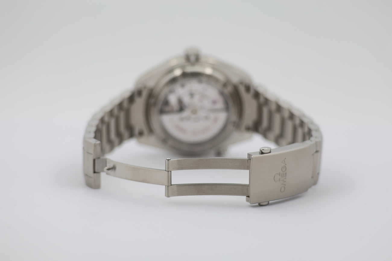 Omega Seamaster Planet Ocean Automatik Herrenuhr 42mm 23230422101001 - Detailansicht 6