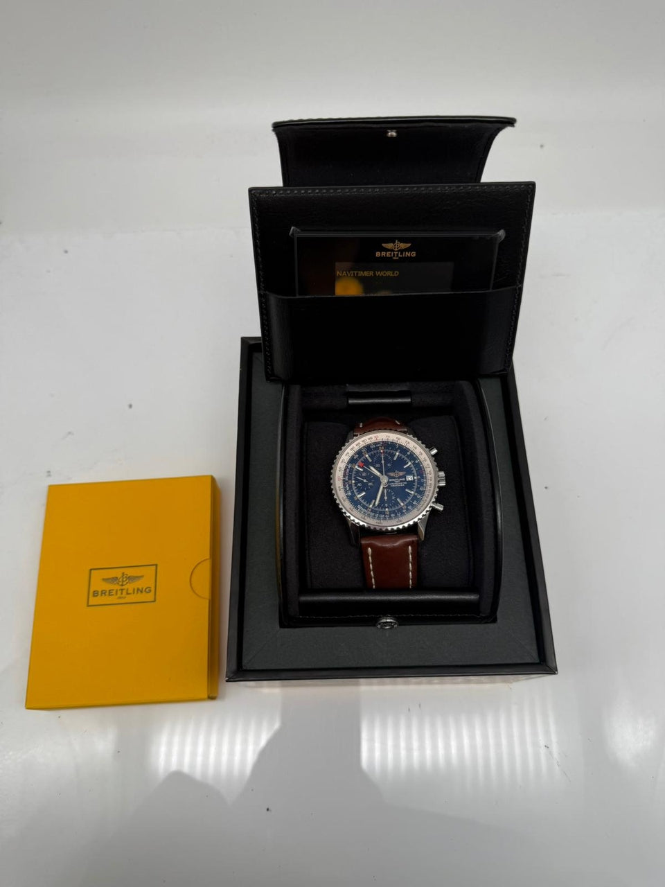 Breitling Navitimer World GMT 46mm Automatik A24322 - Papiere und oder Lieferumfang