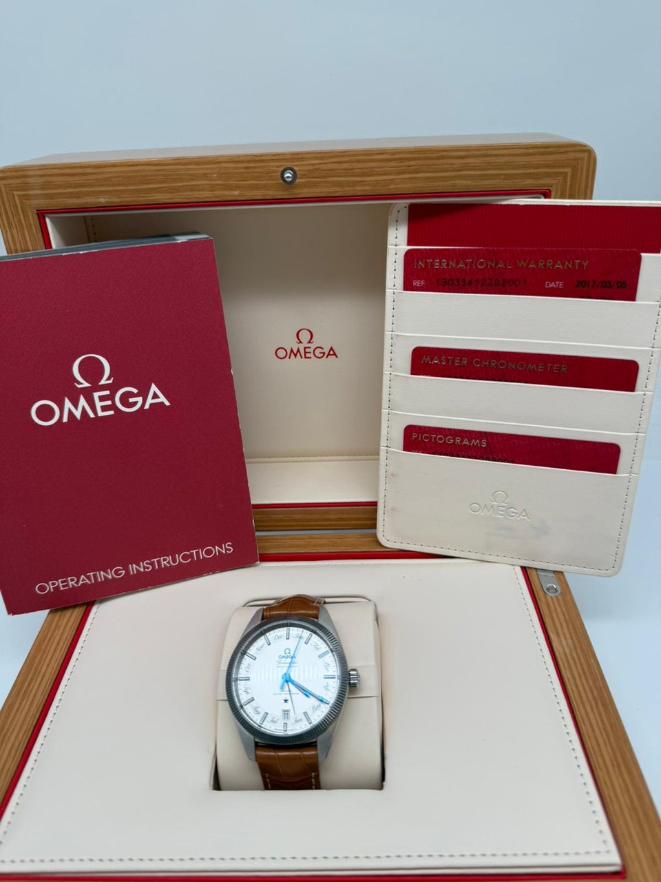 Omega Globemaster Annual Calendar Automatik 13033412202001 - Papiere und oder Lieferumfang