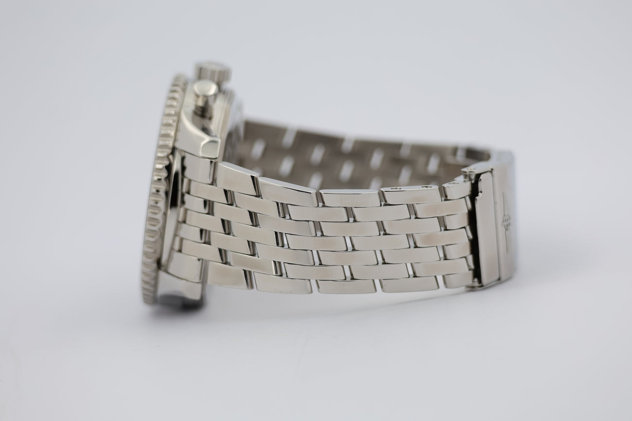 Breitling Navitimer World GMT 46mm Automatik A24322 - Detail view 3