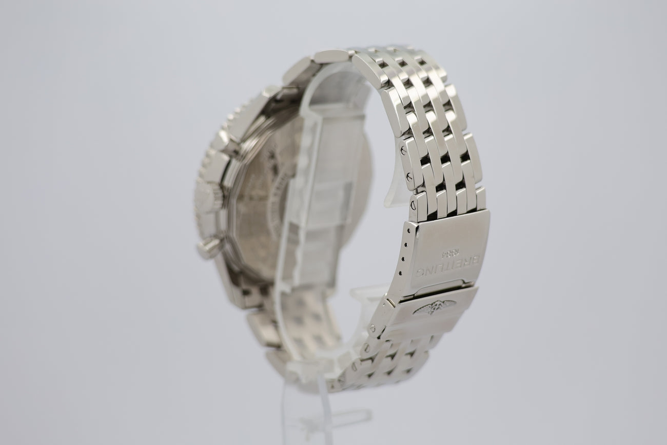 Breitling Navitimer World GMT 46mm Automatik A24322 - Detail view 2