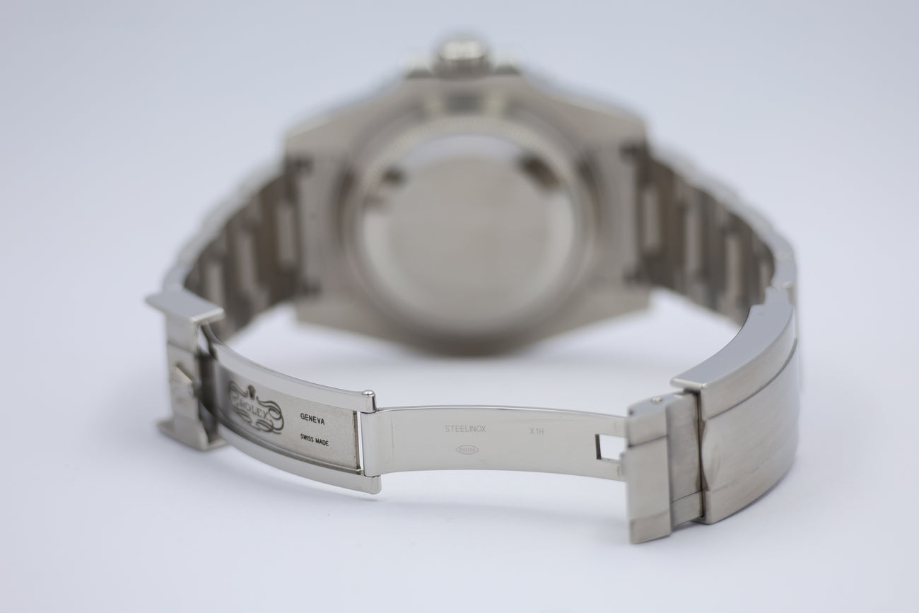 Rolex Submariner Date "Hulk" 40mm Automatik 116610LV Original Papiere
