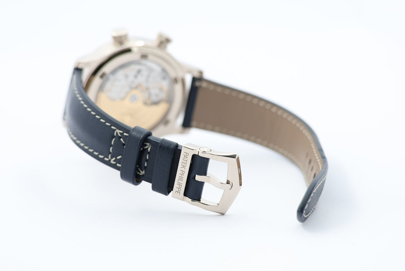 Patek Philippe Calatrava Pilot Travel Time 18K Weißgold 7234G - Detailansicht 8
