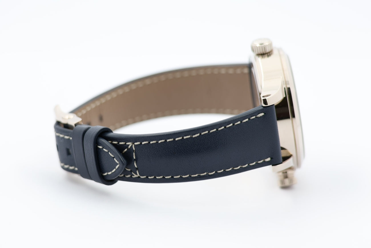 Patek Philippe Calatrava Pilot Travel Time 18K Weißgold 7234G - Detailansicht 6