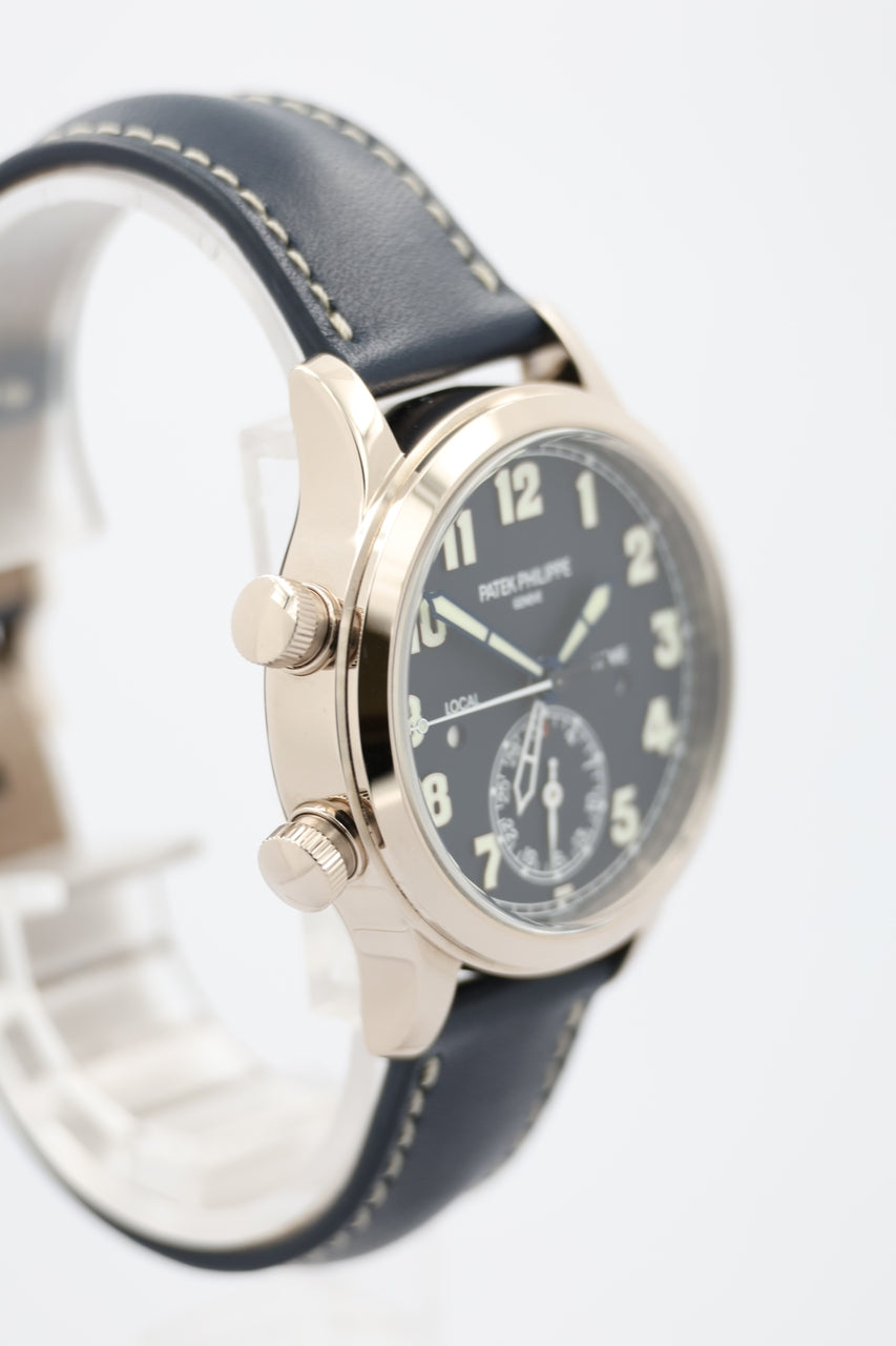 Patek Philippe Calatrava Pilot Travel Time 18K Weißgold 7234G - Detailansicht 2