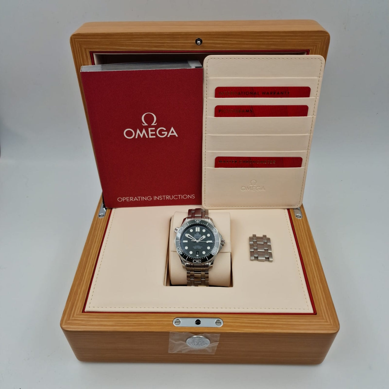 Omega Seamaster Diver 300 M Grün Automatik 21030422010001 - Papiere und oder Lieferumfang