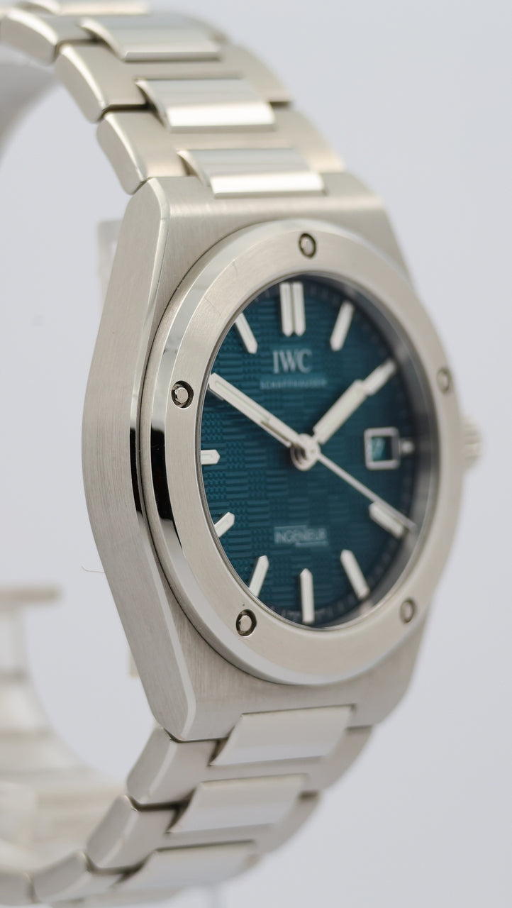 IWC Ingenieur 40mm Automatik Herrenuhr IW328903 - Detail view 8