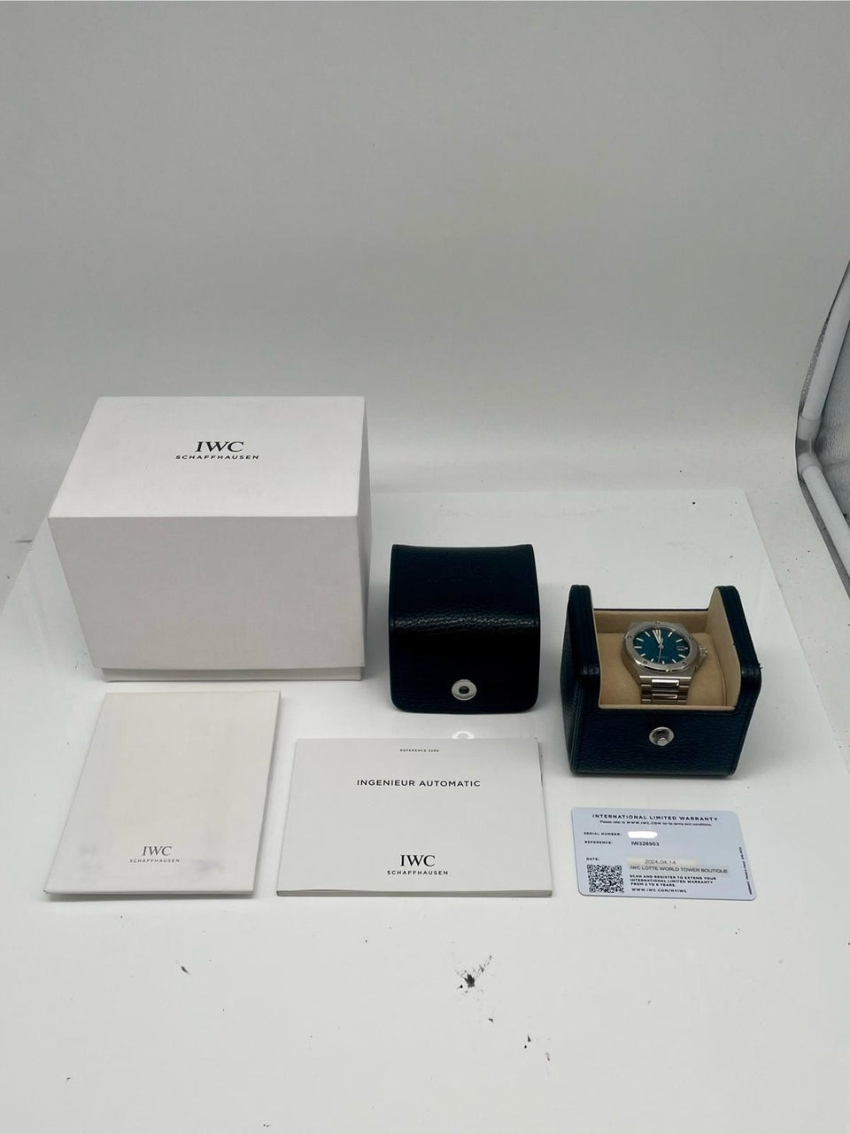 IWC Ingenieur 40mm Automatik Herrenuhr IW328903 - Papers and documentation