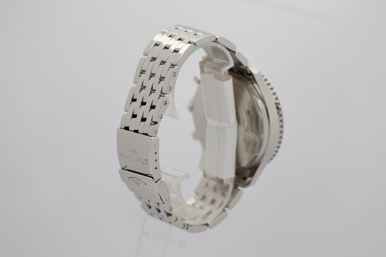 Breitling Navitimer World GMT 46mm Automatik A24322 - Detailansicht 1