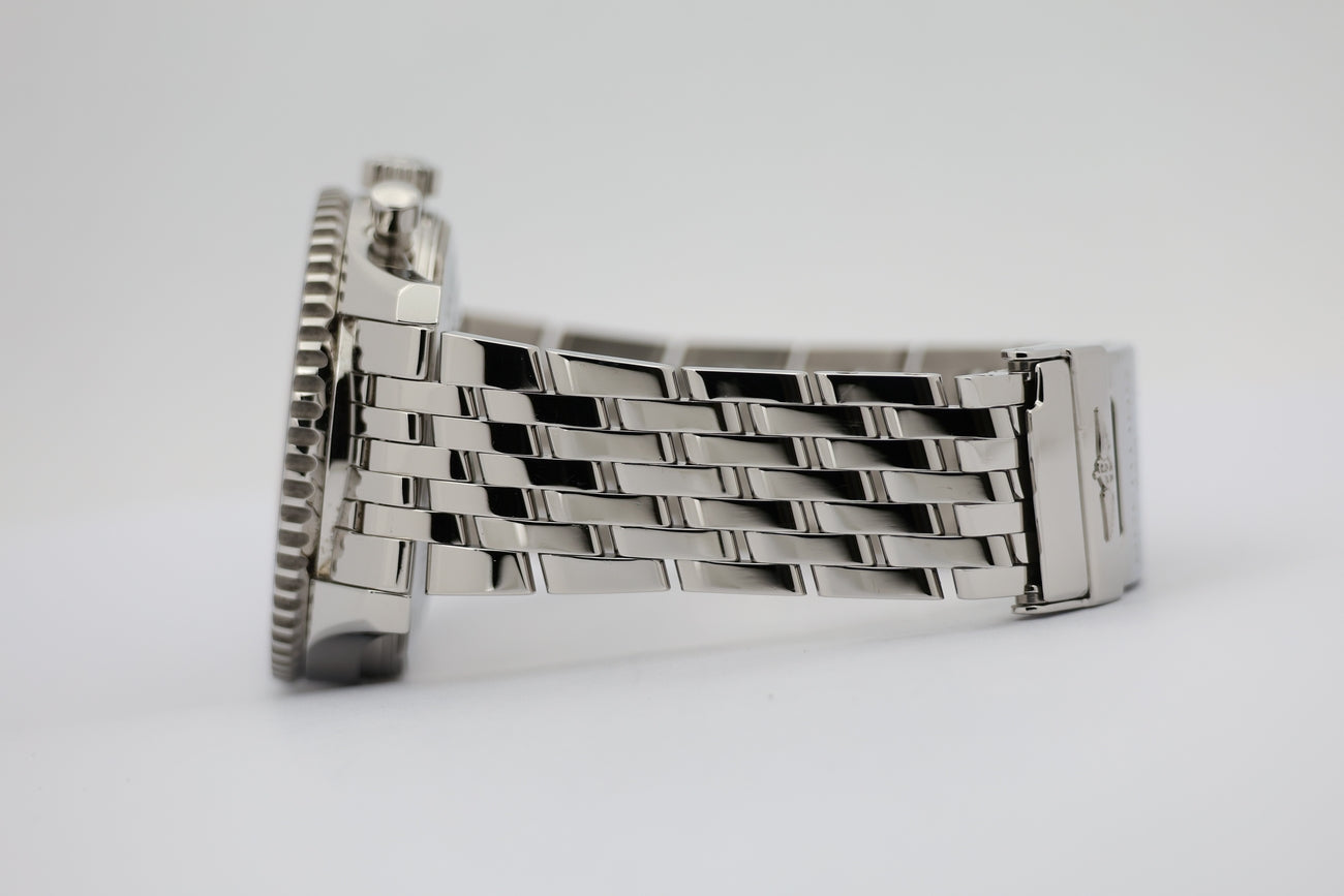 Breitling Navitimer World GMT 46mm Automatik A24322 - Detailansicht 3