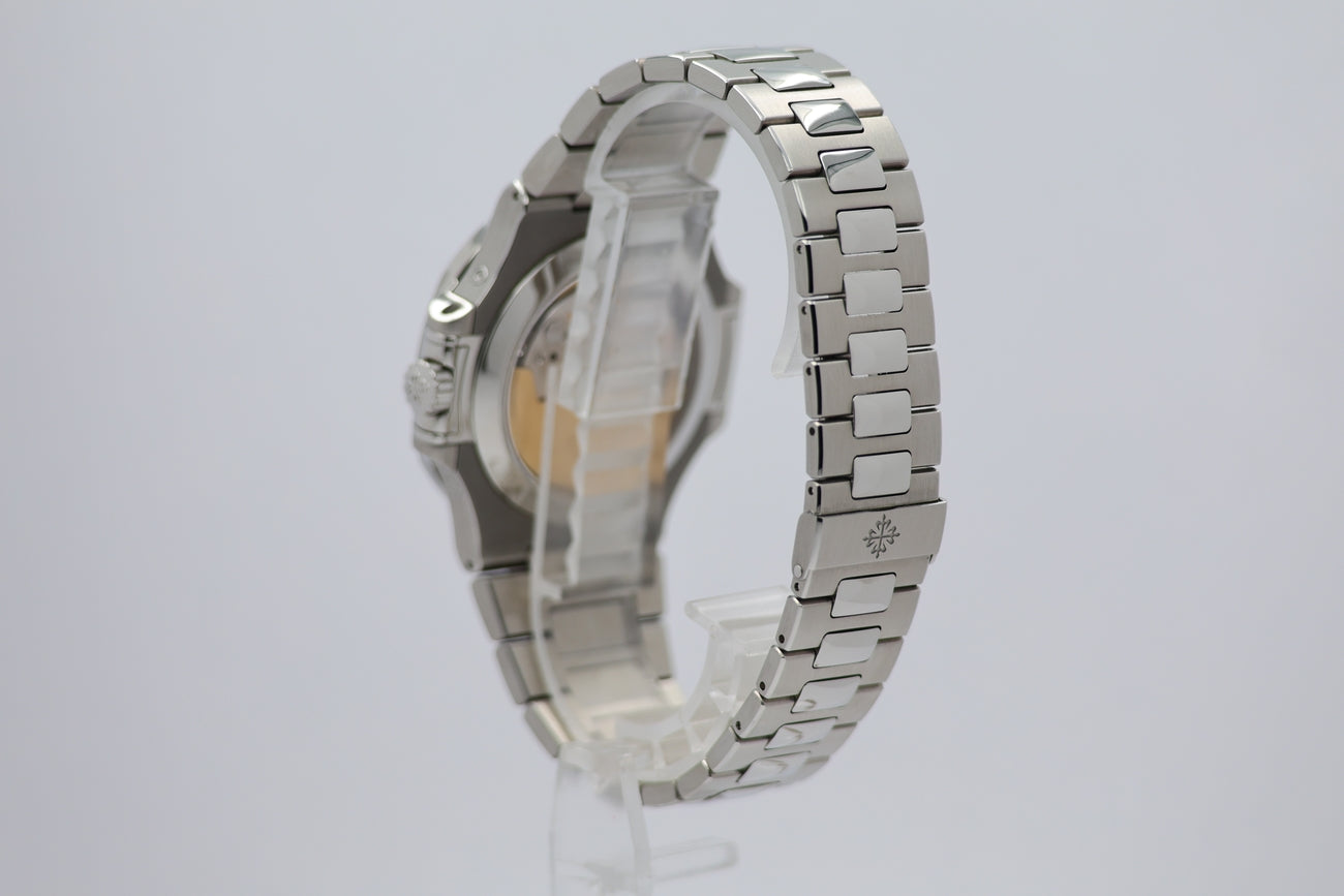 Patek Philippe Nautilus Annual Calendar Mondphase Stahl Schwarz 5726/1A-001 - Detailansicht 2