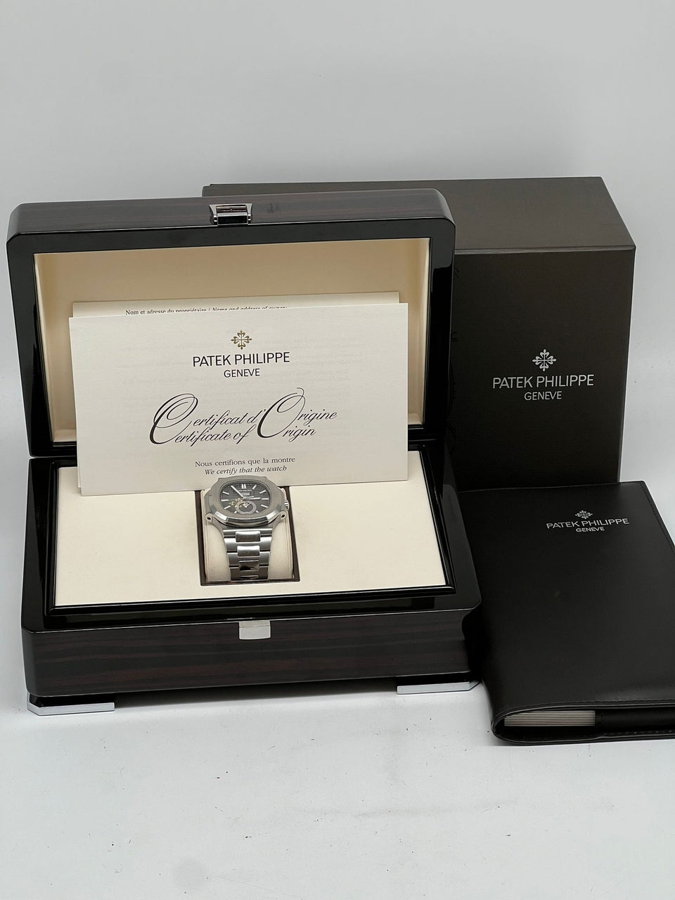 Patek Philippe Nautilus Annual Calendar Mondphase Stahl Schwarz 5726/1A-001 - Papiere und oder Lieferumfang