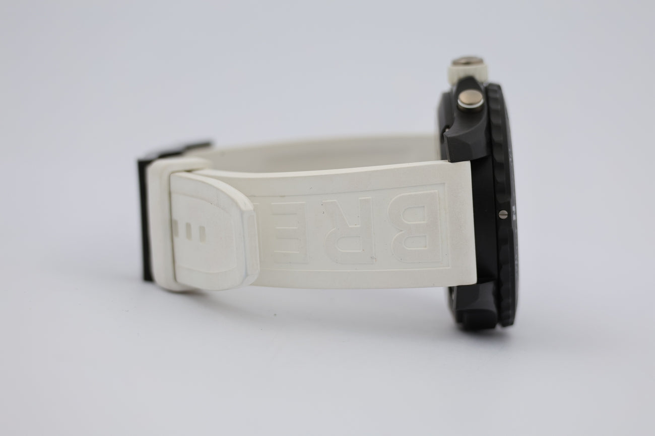 Breitling Endurance Pro Quarz Herrenuhr 44mm X82310 - Detail view 4