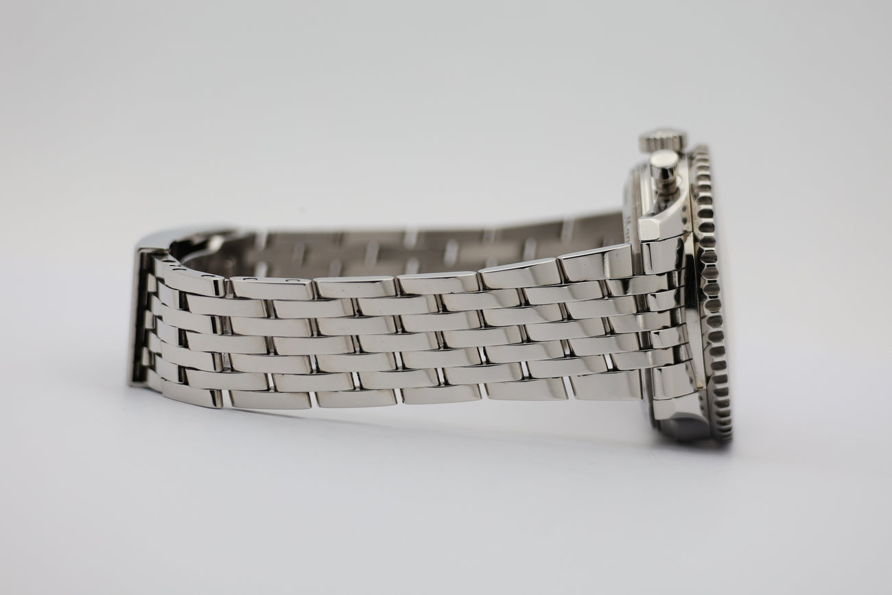 Breitling Navitimer B01 Chronograph "Panda" 43mm AB0121 - Detailansicht 4