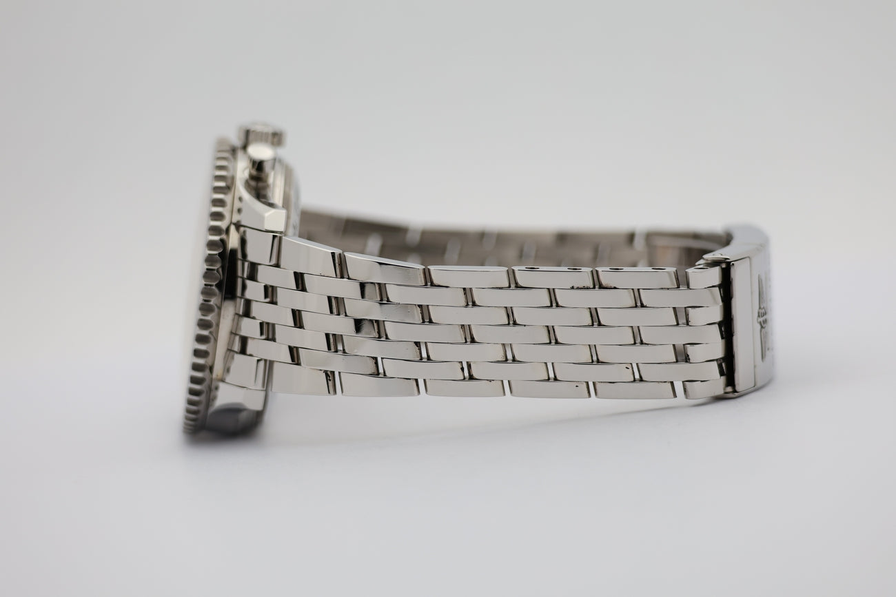 Breitling Navitimer B01 Chronograph "Panda" 43mm AB0121 - Detailansicht 3