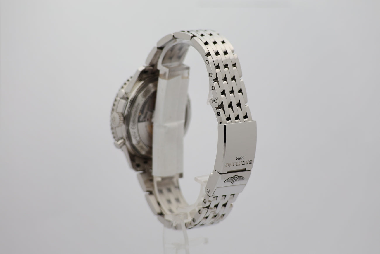 Breitling Navitimer B01 Chronograph "Panda" 43mm AB0121 - Detailansicht 2