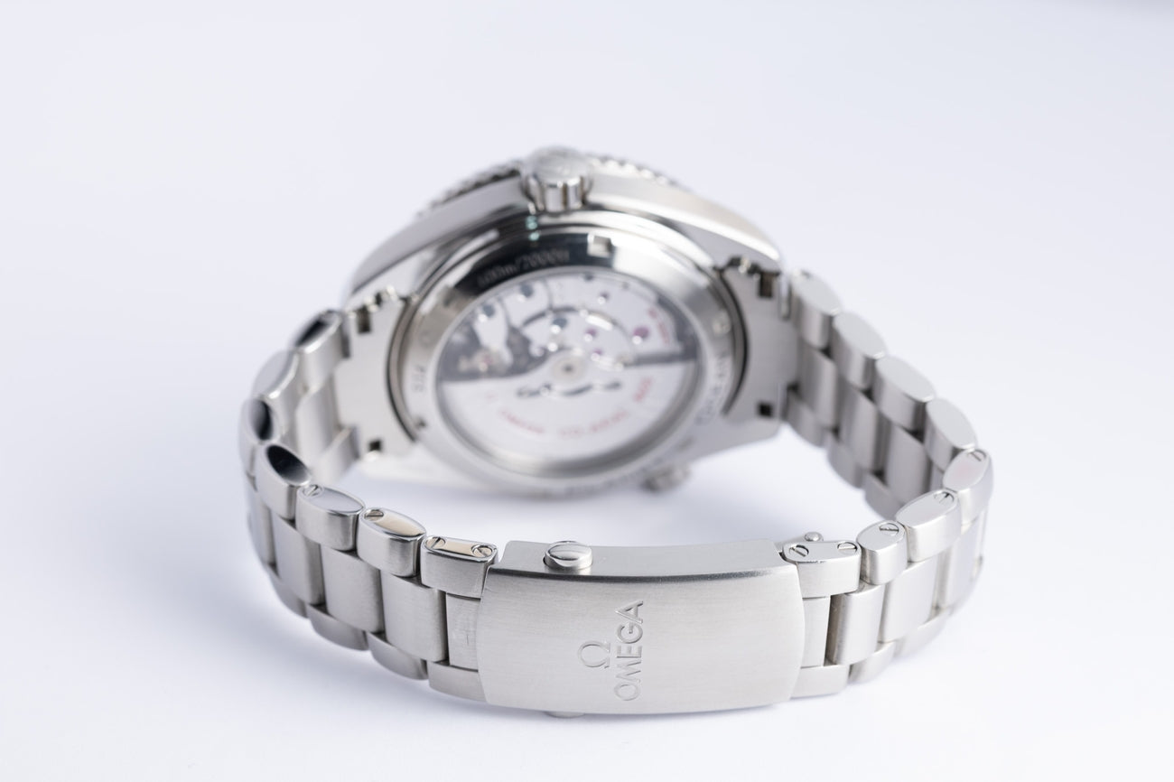 Omega Seamaster Planet Ocean GMT 43,5mm Automatik 23230442201001 - Detailansicht 7