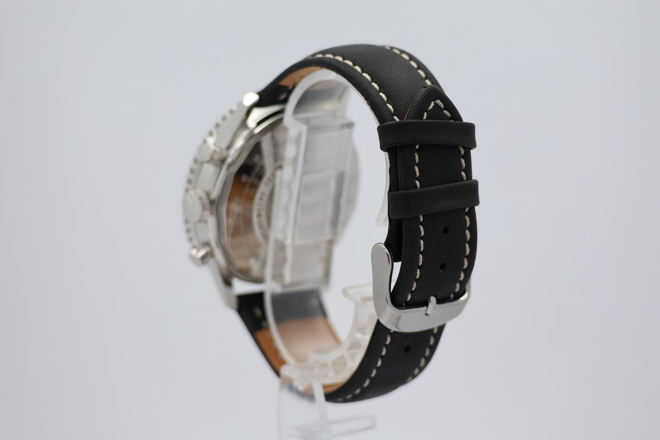 Breitling Navitimer 01 Automatik Herrenuhr 43mm AB0120 - Detailansicht 2