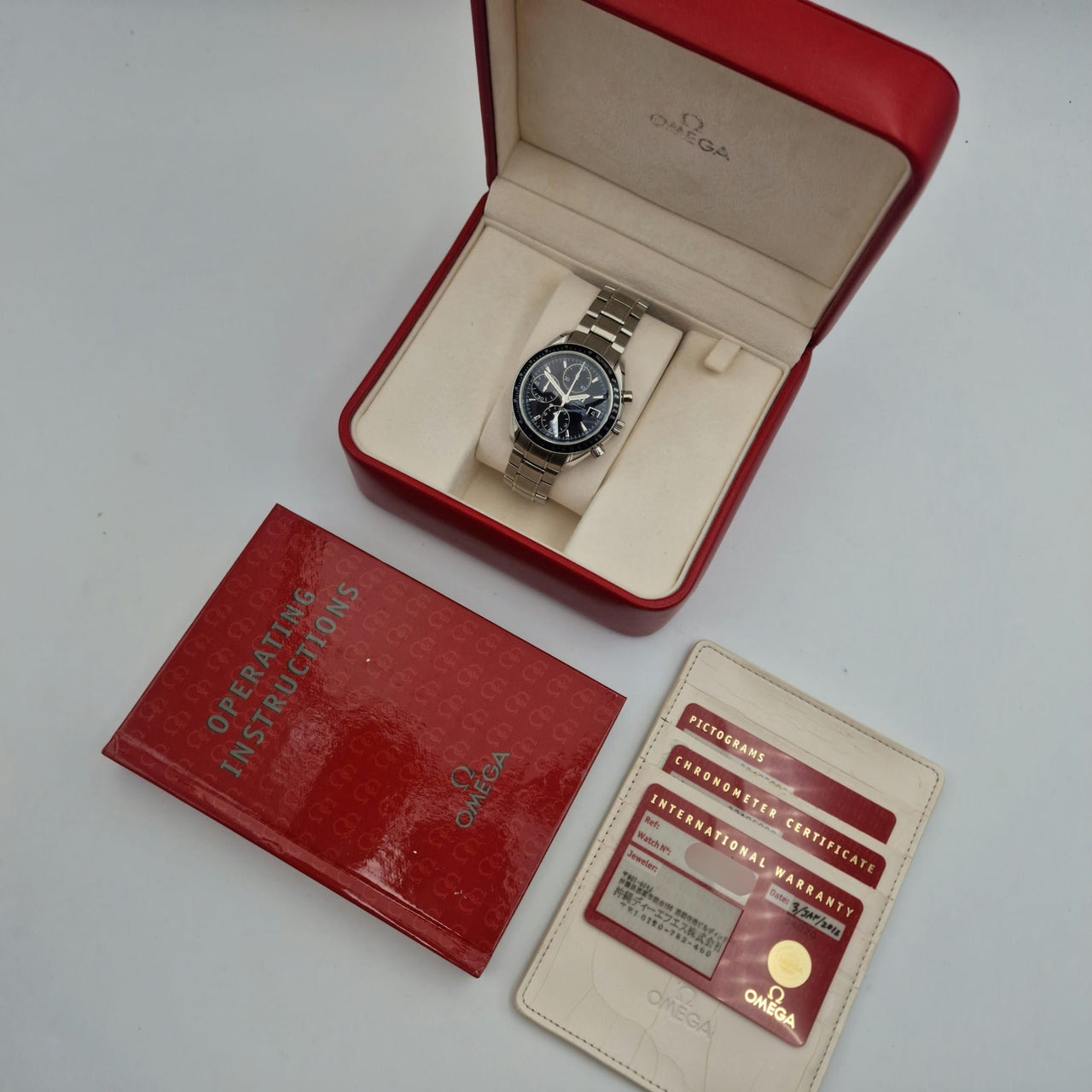 Omega Speedmaster Date 40mm Automatik Herrenuhr 32105000 - Papers and documentation