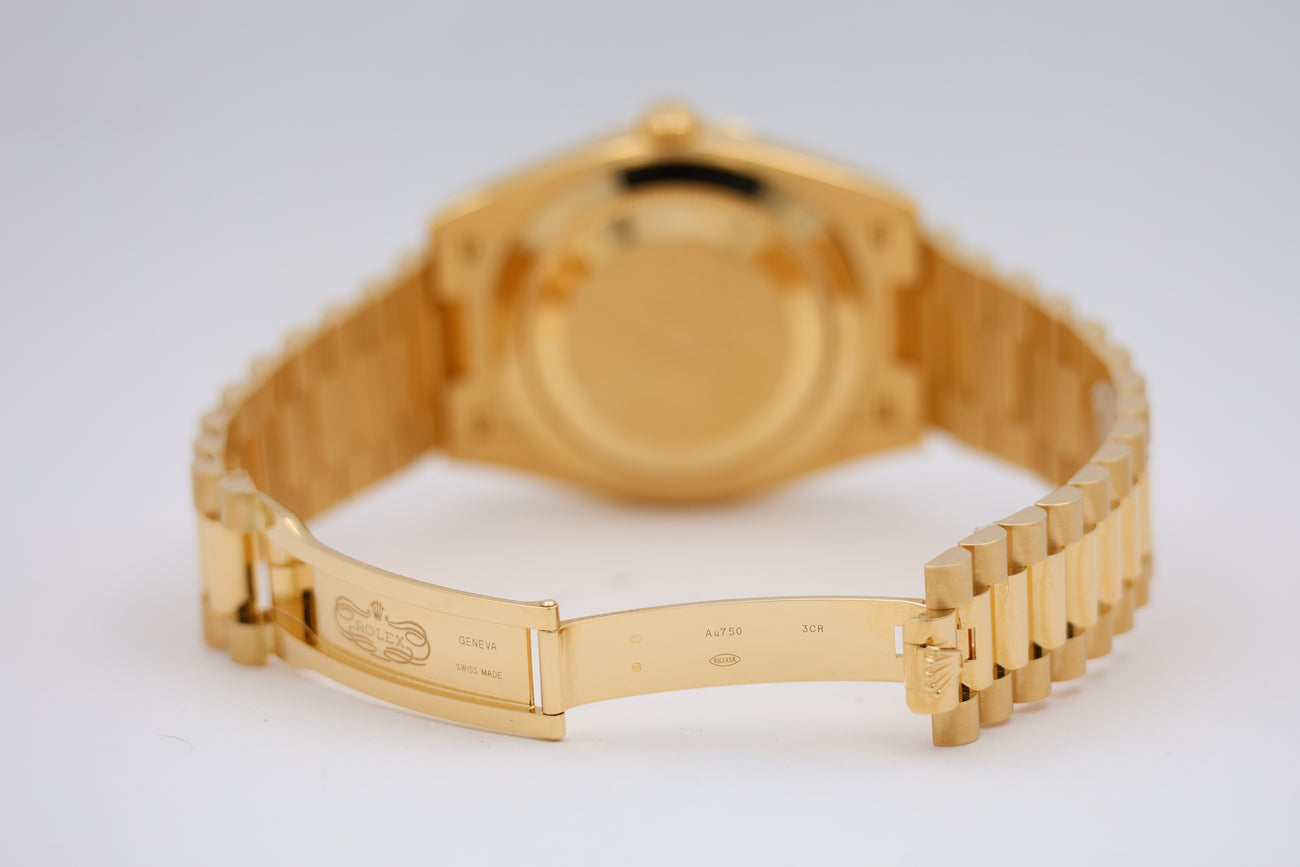 Rolex Day-Date 40 Green-Dial Automatik Ungetragen 228238 Box + og. Papiere