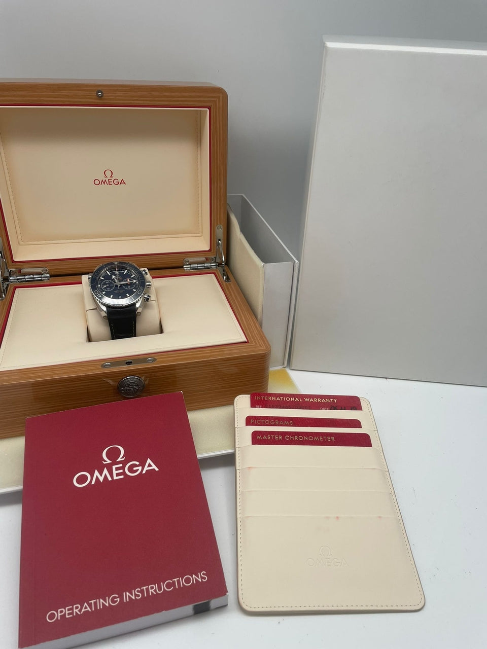 Omega Seamaster Planet Ocean Chronograph 45,5mm Blau 21533465103001 - Papiere und oder Lieferumfang