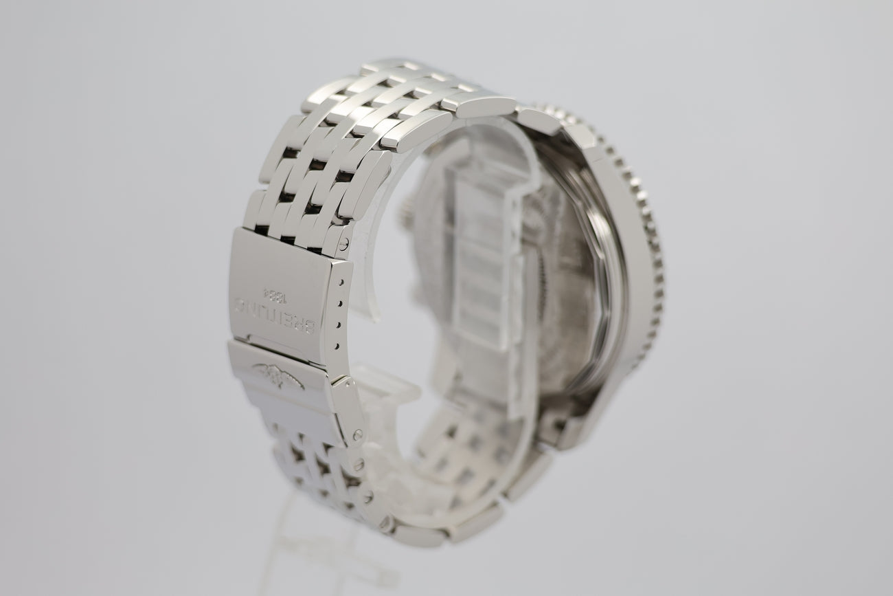 Breitling Navitimer World GMT 46mm Automatik Herrenuhr A24322 - Detailansicht 1