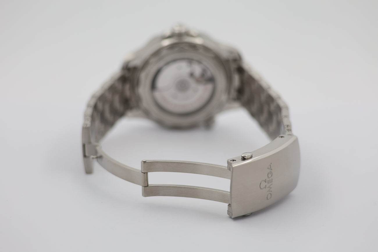 Omega Seamaster Diver 300 M Automatik Herrenuhr 42mm 21030422001001 - Detail view 6